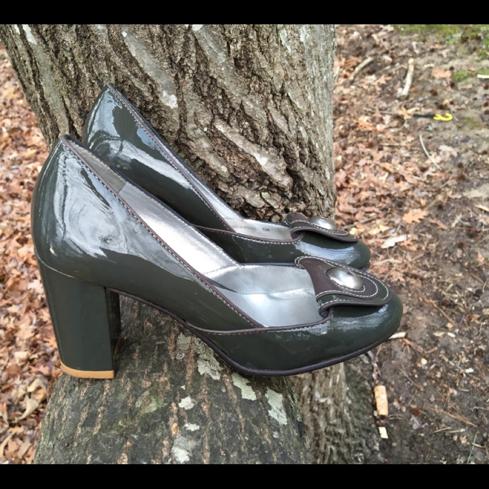 Dani Black chunky heel Patent leather pumps (used)